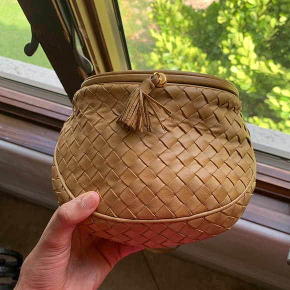 Bottega Veneta Crossbody Tan - Picture 4 of 12